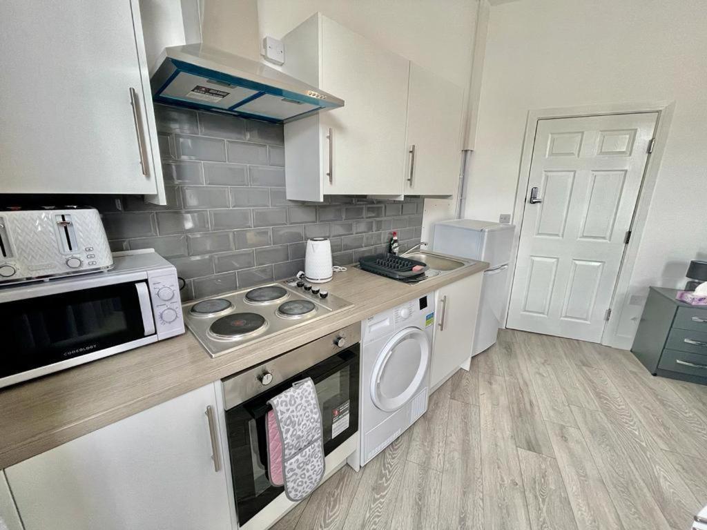 Cheerful 1 Bed Apartment Cardiff City Centre - Penarth Rd Exterior photo